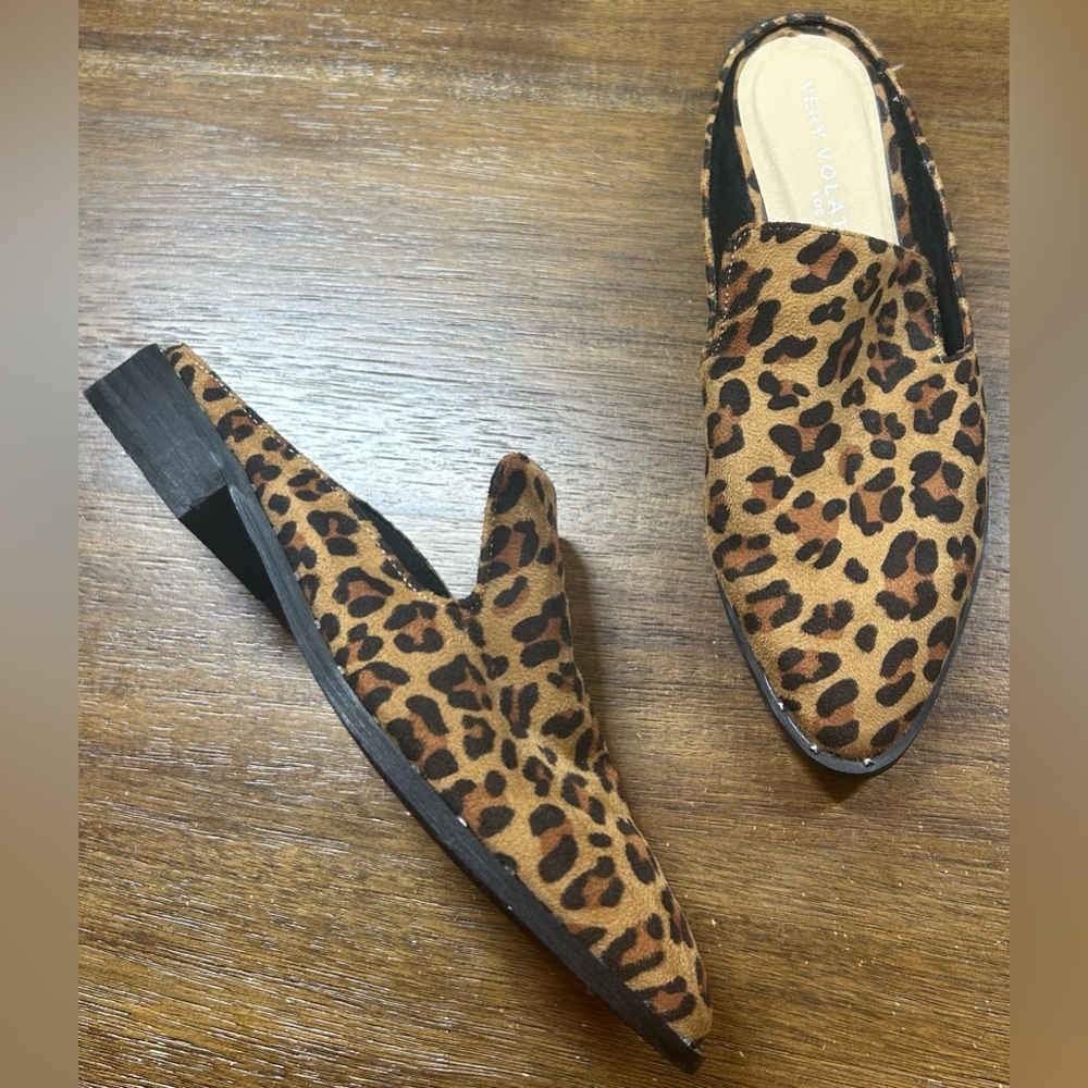 Very Volatile Los Angeles Size 6 Leopard Print Mules